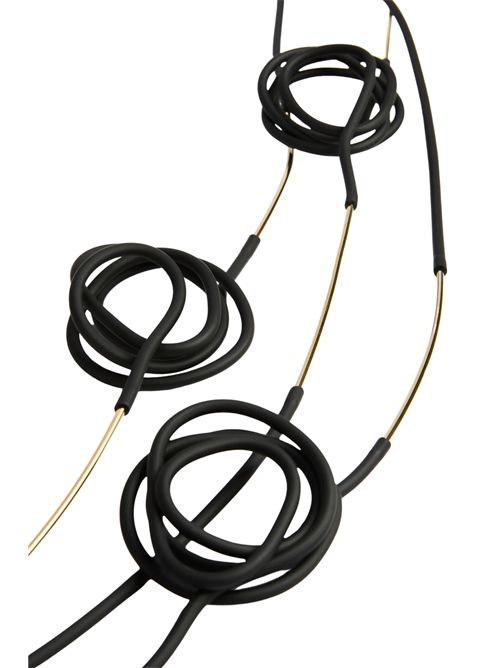 Collana lunga Ilenia in caucciù e metallo Nero/Oro Liviana Conti | A6SJ33Y69Z1